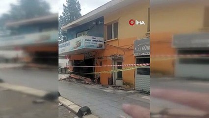 Sındırgı’da binalar kendiliğinden böyle yıkıldı