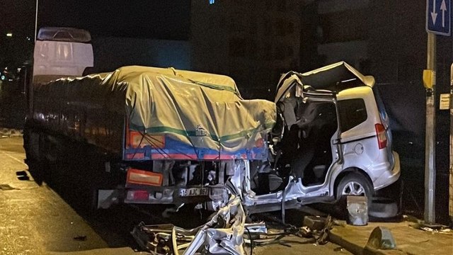 Polisin “Dur” ihtarına uymayan araç kaza yaptı: 1 ölü, 2 yaralı