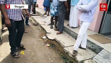 காட்பாடியில் சாலை வசதி கோரி கனரக வாகனத்தை சிறைபிடித்து பொதுமக்கள் போராட்டம்!