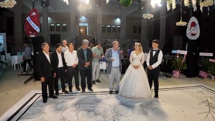 Muhtar düğünde ifşa etti: 'Bütün hırsızlıkları MHP'li başkan yaptı'