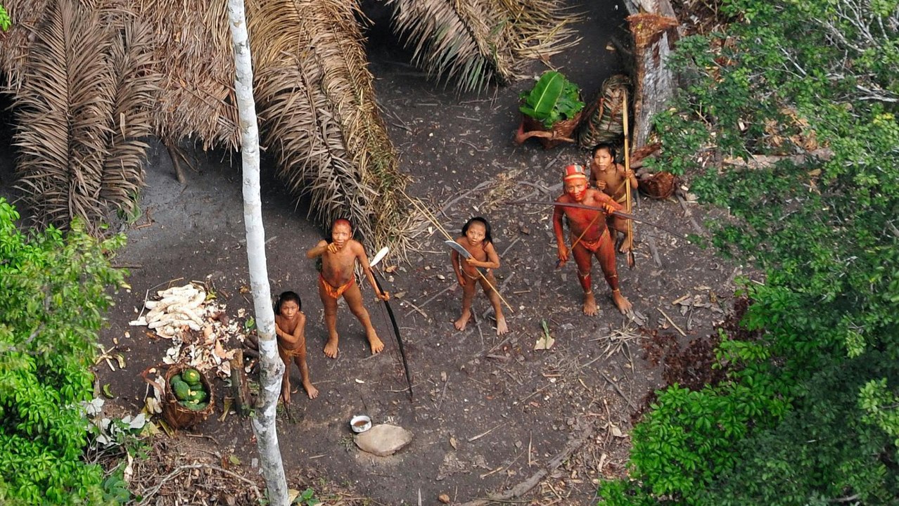 Wie der weltweite Fortschritt abgeschiedene, indigene Völker gefährdet