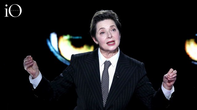 Isabella Rossellini a Belve : «Violentata a 16 anni, lui mi piaceva ma si è imposto. Capita a molte donne»