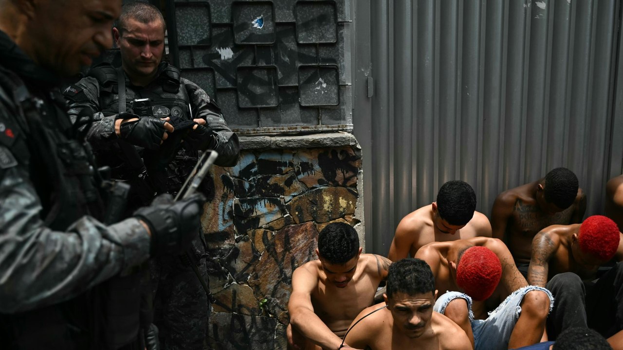 Kriegsähnliche Szenen bei Drogenrazzia in Rio de Janeiro