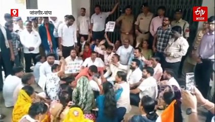 जांजगीर नैला नगर पालिका में कांग्रेस का प्रदर्शन, सामान खरीदी में भ्रष्टाचार और विकास कार्योें में कमीशन लेने का आरोप