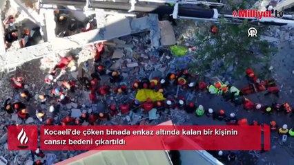 Enkaz altında kalan bir kişinin cansız bedeni böyle çıkartıldı