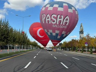 ​Kapadokya'nın gökyüzü incileri: Cumhuriyet coşkusu başkent semalarına taşındı!