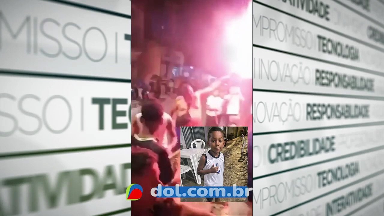 Moradores do bairro Marambaia, em Belém, se reu...