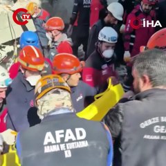 Kocaeli'de çöken binanın enkazından 2 kişinin cansız bedeni çıkarıldı