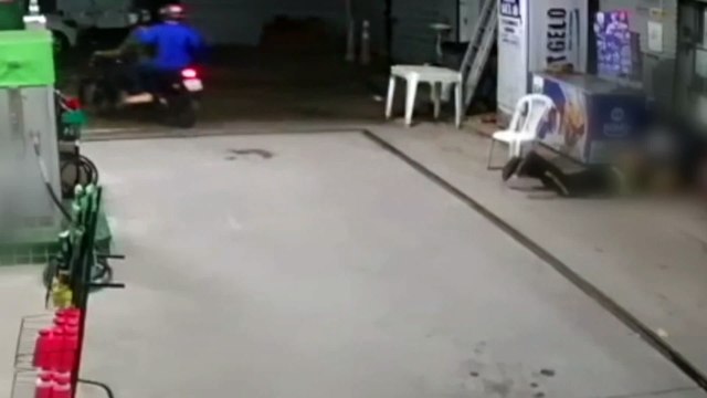 Assalto em Posto de Combustível: Motorista de Aplicativo e Segurança Particular Perde Moto e Fonte de Renda