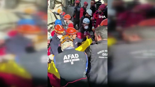 Kocaeli'de Çöken Binanın Enkazından 2 Kişinin Cansız Bedeni Çıkarıldı