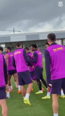 Lewandowski y Olmo trabajan con el grupo