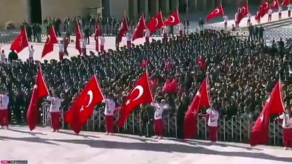 Tonlarca ağırlıktaki çatı fırtınada uçtu! O anlar kamerada