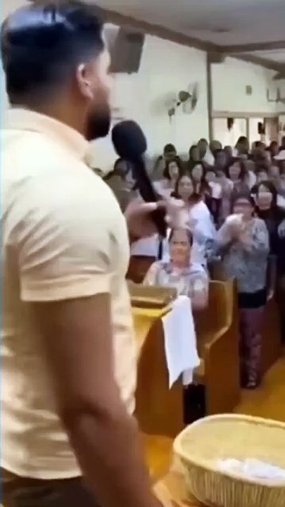 “Dios me dijo que lo necesito”: Pastor desata polémica por pedir ofrendas para un celular (Video)