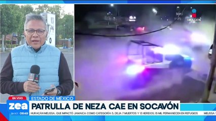 Patrulla cae en socavón durante una persecución en Nezahualcóyotl