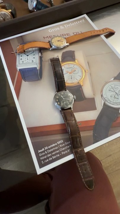 Une « petite » qui a tout pour plaire: remontage mécanique, taille contenue, prestige de la manufacture #jaegerlecoultre qu’en dis-tu ⁉️#horlogerie #enchères #vintage