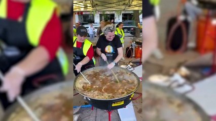 Pepa Muñoz regresa a Paiporta un año después de la DANA y sorprende a los vecinos