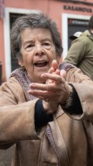 Maricarmen se queda: paralizan su deshaucio en Retiro (Madrid)