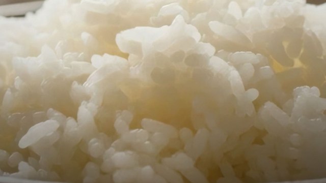 क्या फ्रिज में रखा चावल दोबारा गर्म करके खाना सही?