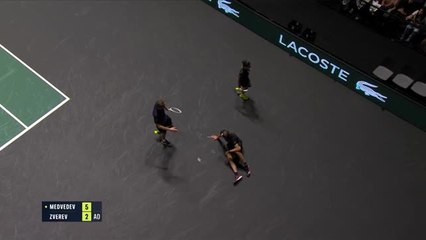 Rolex Paris Masters - Zverev renverse Medvedev et file en demi-finale