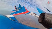 “Russian Knights” team performs air show in Nanchang