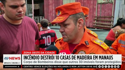 Incêndio destrói dez casas de madeira em Manaus