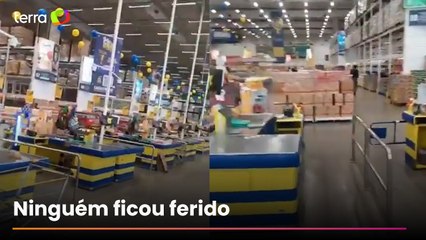 Homens armados invadem supermercado próximo ao Complexo do Alemão durante operação mais letal do Rio