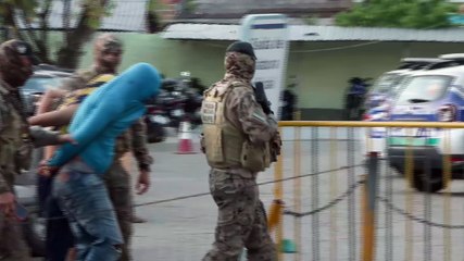 Título: "Operação do BOPE intercepta carro suspeito em Tegipió: Ex-policial com passado criminoso é detido com arma e tornozeleira eletrônica