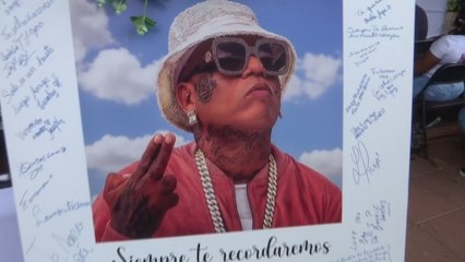 Realizan honras fúnebres del cantante Japanese en el Cementerio Parque Praderas de La Paz