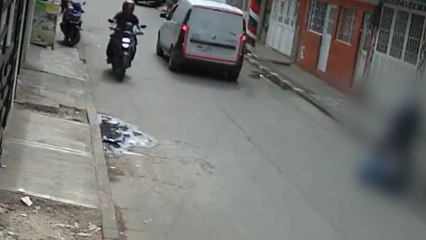 VIDEO | Sicario asesinó a sangre fría a un hombre en Bogotá: fue abatido durante la huida