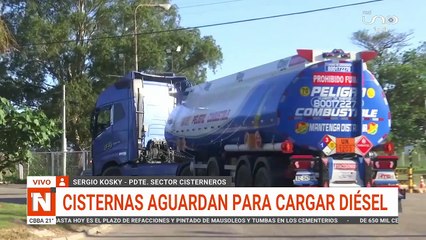 CISTERNAS AGUARDAN PARA CARGAR DIÉSEL