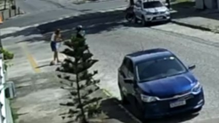 Assalto em plena luz do dia em Jardim Atlântico, Olinda: Mulher tem aliança roubada no aniversário de casamento