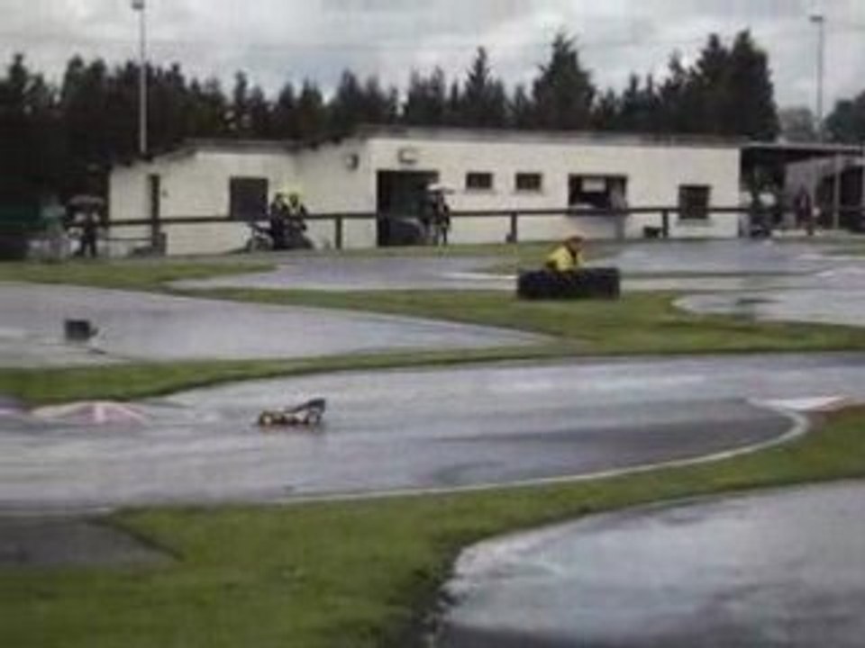 Course 1/8 4x4 sous la pluie