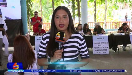 Gobierno entrega 372 títulos de propiedad a familias de San Francisco de Becerra