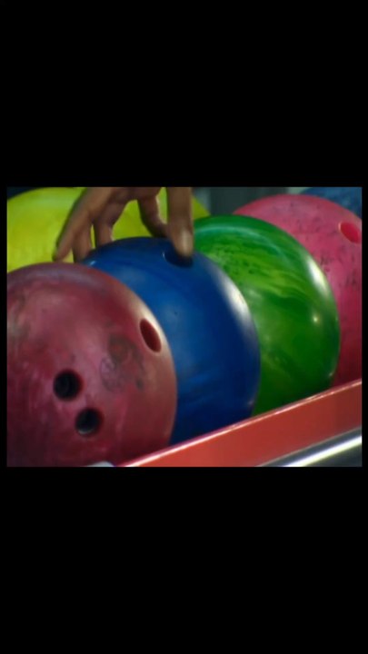 Didiu e Rita vão jogar boliche. 🎳