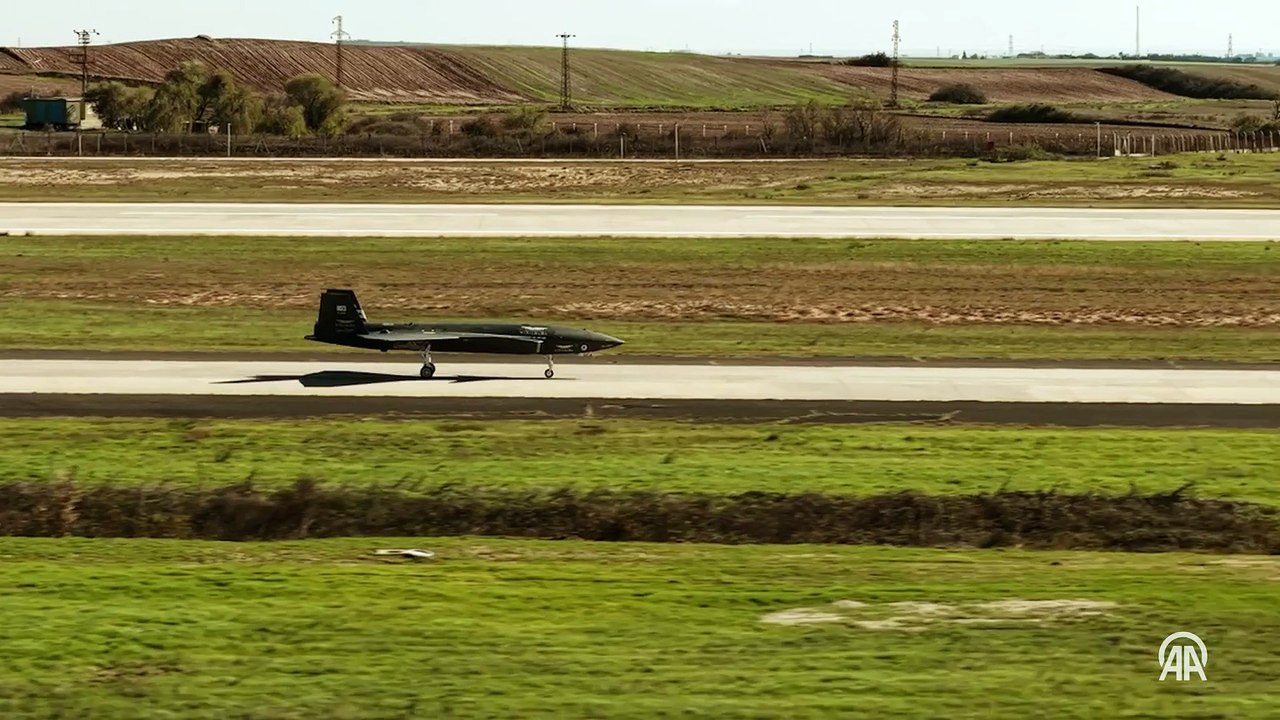 Baykar Yönetim Kurulu Başkanı Bayraktar, Bayraktar KIZILELMA'nın AB Kalkışlı Aerodinamik Sistem Tanımlama Testi'ne ilişkin video paylaştı