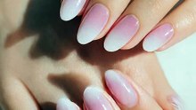 Dreamy Gradient Nail Art”