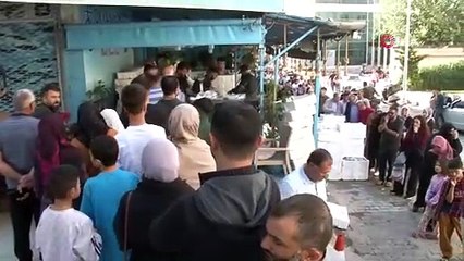 Esnaf ''vatandaş balık yesin'' dedi, kuyruğun sonu gözükmedi!