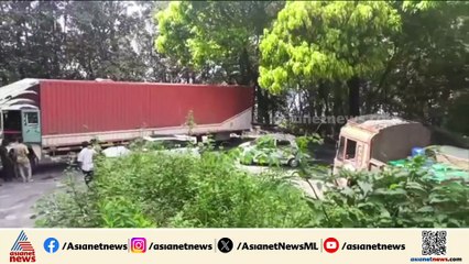 വയനാട് ചുരത്തിൽ കണ്ടെയ്നർ ലോറി കുടുങ്ങി; ഗതാഗത കുരുക്ക്, ക്രെയ്നെത്തിച്ച് ലോറി മാറ്റും
