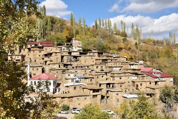 Yaklaşık 300 yıllık olduğu bilinen Bitlis'in Hizan ilçesine bağlı Uzuntaş köyünde bulunan 70 taş ev koruma altına alınacak.