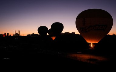 Cumhuriyet kutlamaları gökyüzünde: Balonlar Türk bayraklarıyla süzüldü!