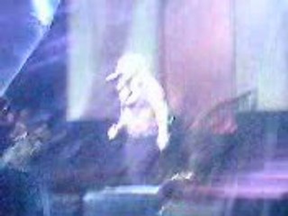 Kelly Clarkson - Never Again (Wolverhampton Civic 20.03.08)