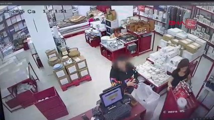 Avcılar'da mağazadan cep telefonu hırsızlığı