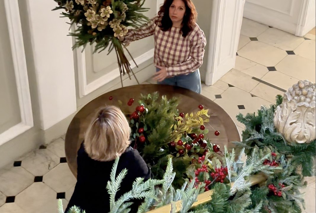 Así se monta La Casa de Navidad de El Mueble