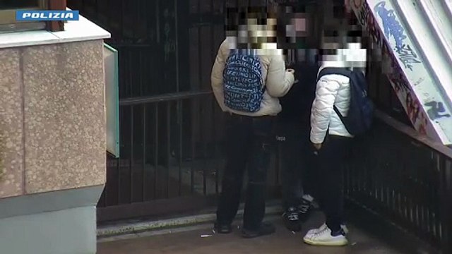 Droga tra i giovanissimi all’ingresso di scuola e nei luoghi della movida di Catanzaro: arrestati gli spacciatori