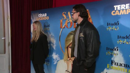 La llamativa huida de Carlo Costanzia al ver a la prensa en el estreno de Terelu Campos en Madrid