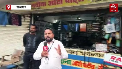 बेटी की खुशी के लिए पिता ने कबाड़ से बना दी मिनी बाइक, देखने को दूर-दूर भागे आ रहे लोग