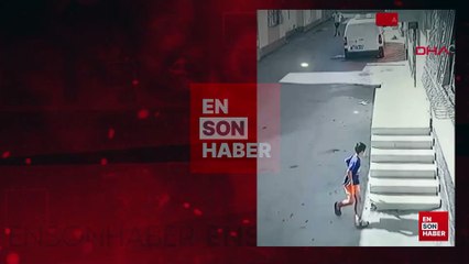 Adana'da kovaladığı çocuğu ayak bileğinden tutup yere fırlattı