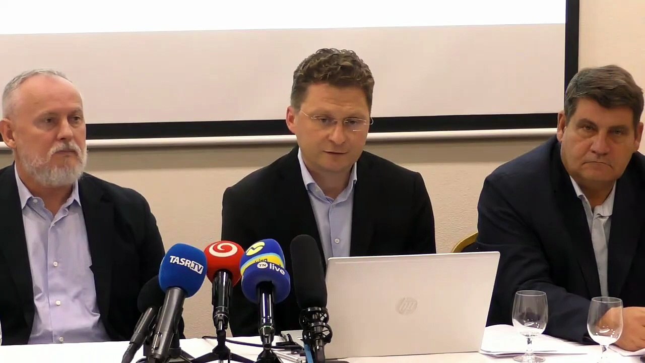 ZÁZNAM: LOZ: Mzdy zdravotníkov sú kryté v rozpočte,peniaze dostávajú zdravotné poisťovne