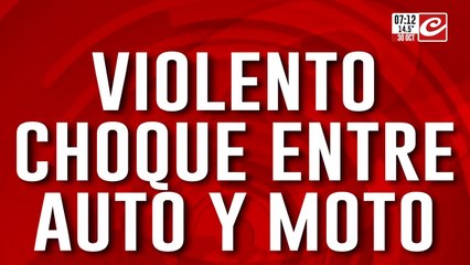 Violento choque entre auto y moto en Flores: hay un herido