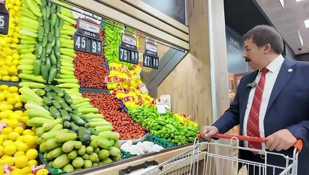 AK Partili vekil Fırat, halk pazarı marketinde alışveriş yaptı: Hem üretici hem tüketici kazanıyor